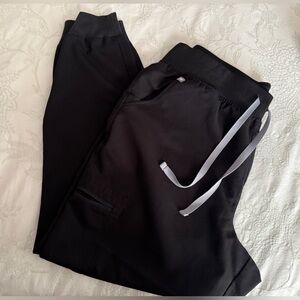 Figs Zamora Jogger Scrub pants. Like new, gently worn.
Size: XL
Color: Black